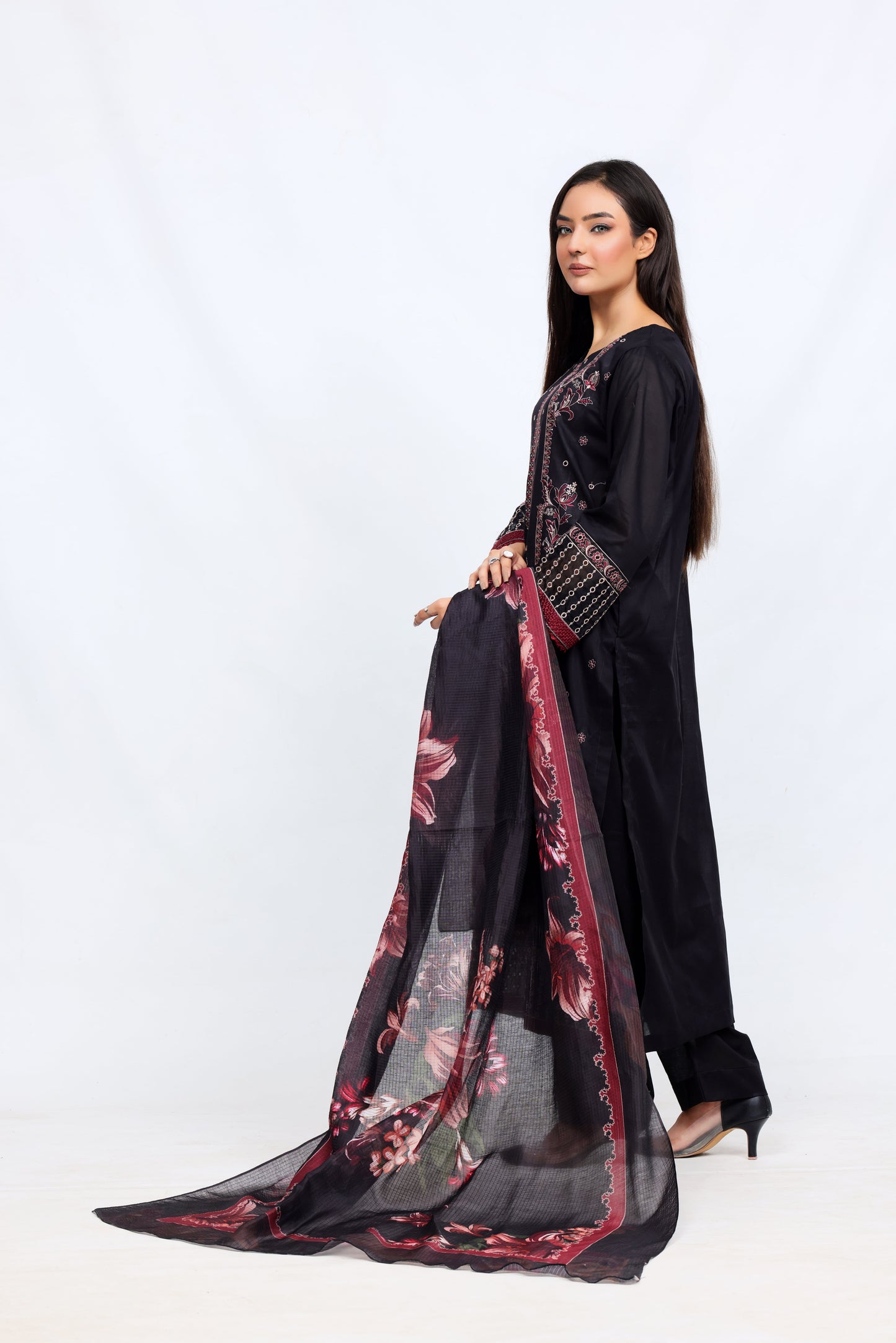 Black Maroon Lawn Embroidred - Perfect Stitches By Maryam